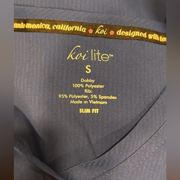 Koi scrub top - Picture 3 of 3